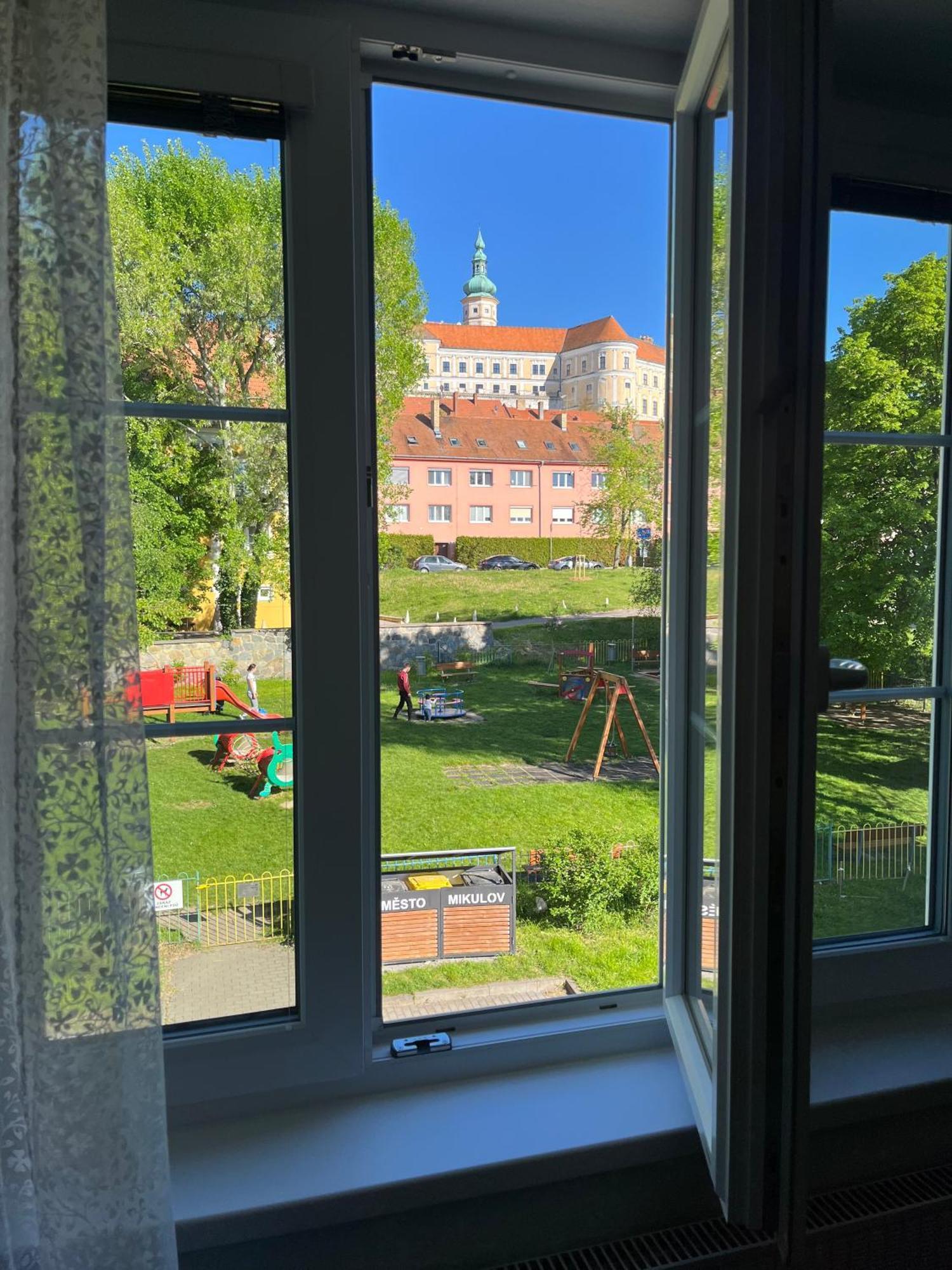 Chateau View Apartment מיקולוב מראה חיצוני תמונה